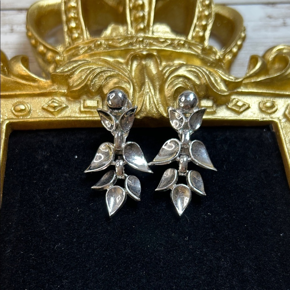 Vintage Trifari Silver Leaf Drop Clip On Earrings